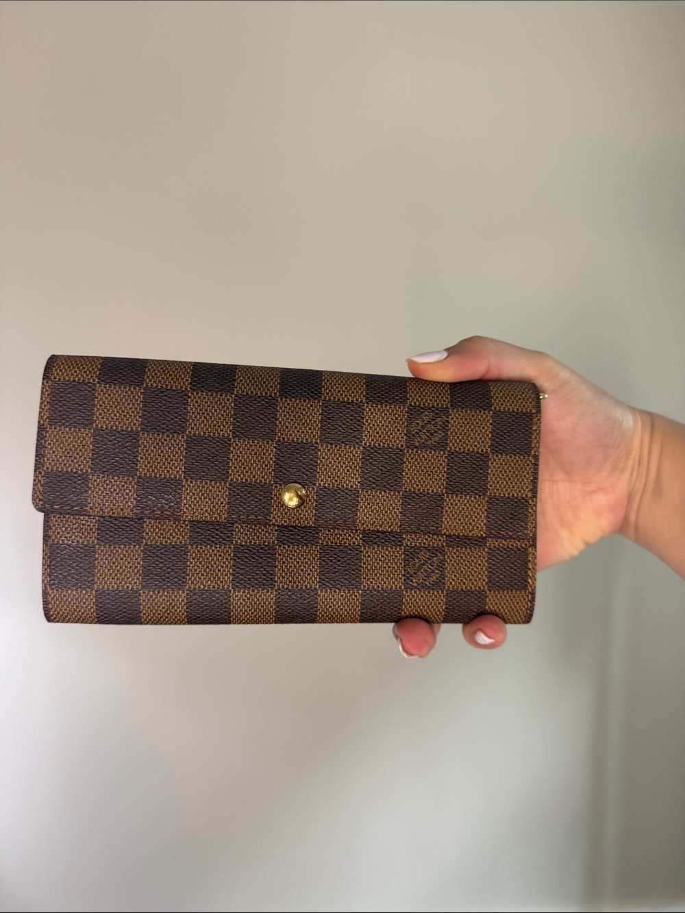 Authenticated - Louis Vuitton Damier Ebene Sarah Wallet